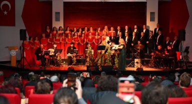 Manisa'da Yeni Yılı Şarkılarla Karşıladılar