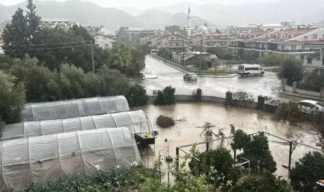Marmaris'te sağanak etkili oldu