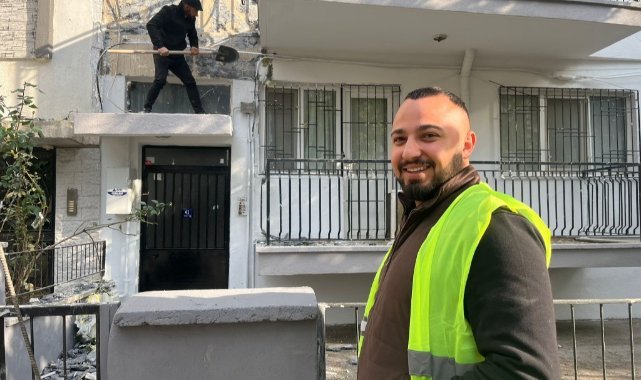 Paralarını alamadıkları dairenin dış cephesini söktüler