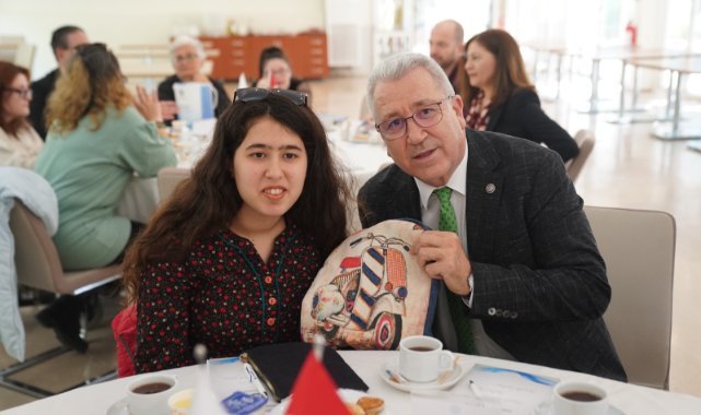 Rektör Prof. Dr. Budak “Akşam Çayı”nda engelli öğrencilerle bir araya geldi