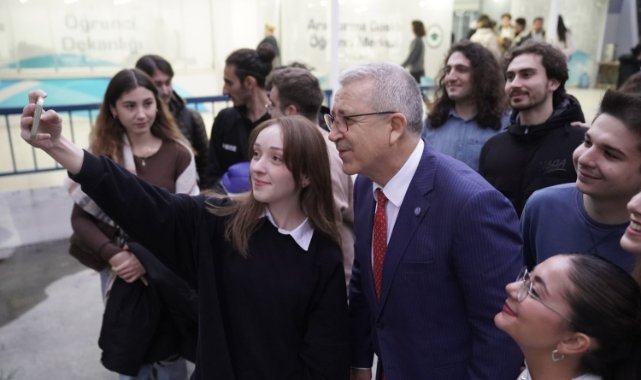 Rektör Prof. Dr. Budak, araştırma yürüten ve proje hazırlayan öğrencilerle bir araya geldi