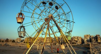 Suriyeli çocukların oyun alanı "harabeye dönen lunaparklar"