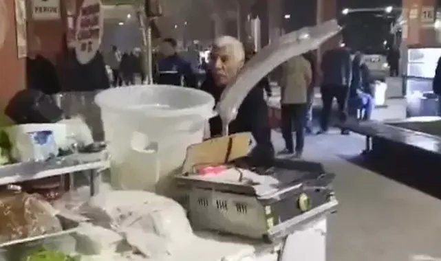 Tezgahına el konulan 'Yılancı Osman' zabıtaya zor anlar yaşattı