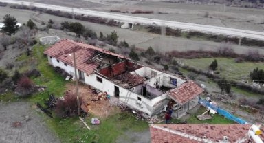 Yaşlı çift kış günü evsiz kaldı: "Sadece sırtımdaki ceket kaldı"