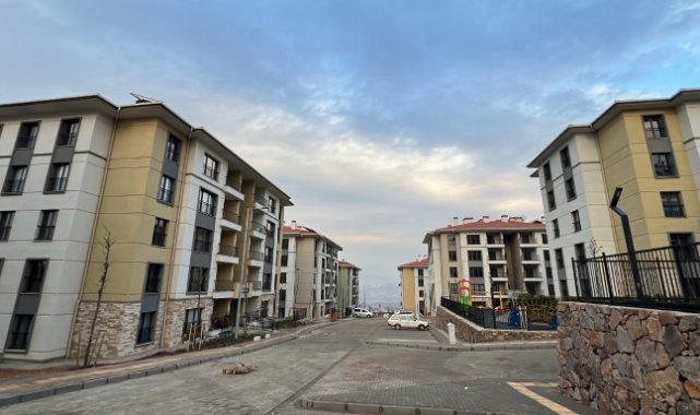 Yeni yuvasına kavuşan depremzede: "Biz evsiz de kalabilirdik ama vatansız olamayız"