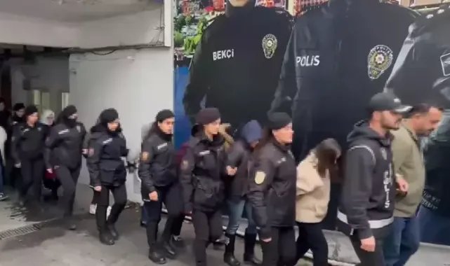 'Yenidoğan Çetesi' soruşturması kapsamında yeni yapılan operasyonda gözaltına alınanlar hastaneye götürüldü