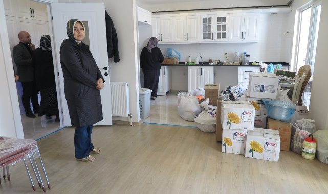Yerinde dönüşüm projesinde yeni evine taşınan çift devlete dua etti