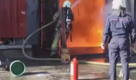 Zeytinburnu Matbaacılar Sitesinin yük asansörü alev alev yandı