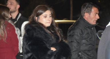 Alkollü araç kullanıp kazaya karışan kadın herkese tepki gösterdi