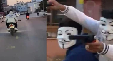 Antalya’da anonymous maskeli motosikletliler, oyuncak tabancayla korku saçtı