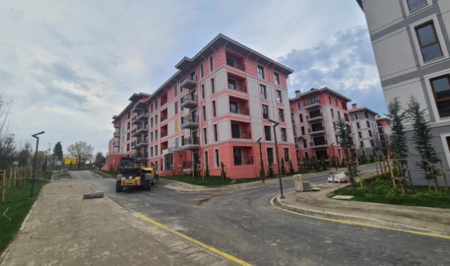 Arnavut depremzedeler Türkiye’nin inşa ettiği evlerde huzurlu bir yaşam sürdürüyor
