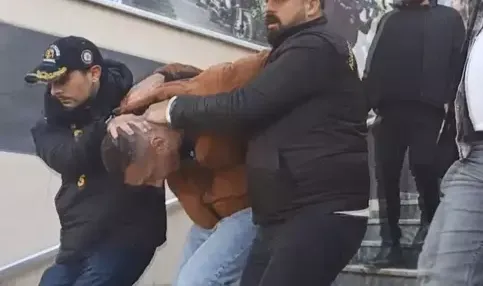Bakırköy'de işyeri kurşunlayıp haraç isteyen 3 kişi yakalandı