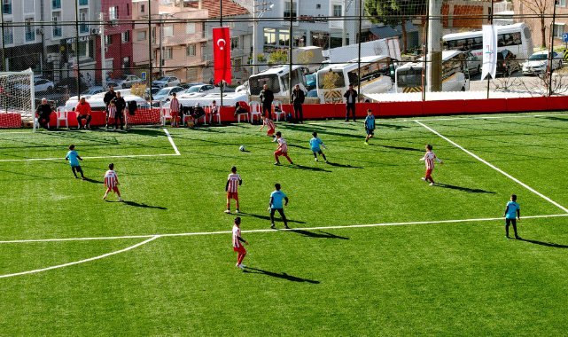 Bayraklı’da U-10 Cup turnuvası görkemli finalle tamamlandı