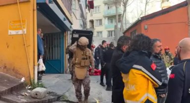 Beyoğlu’nda boğazına bıçak dayadı; Özel Harekat polisi müdahale etti