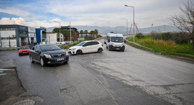 Bornova’da yol yapım çalışmaları hız kesmiyor