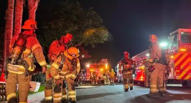 California'da küçük uçak binaya çarptı: 2 ölü, 18 yaralı