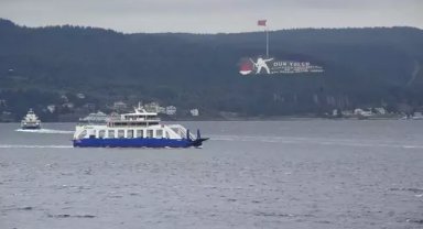 Çanakkale'de feribot seferlerine 'fırtına' engeli