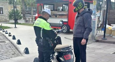 Çeşme'de motosiklet denetimlerinde ceza yağdı