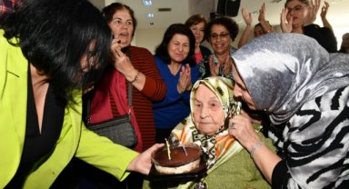 Çiğli'de Kadınlara Özel Unutulmaz Etkinlik: Hüsniye Teyze’nin 103. Yaşı Kutlandı