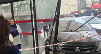 Cipin çarptığı otomobil hastanenin acil servisine girdi