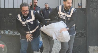 Çocuğunun boğazına bıçak dayayan cani babanın tutukluluğu devam edecek