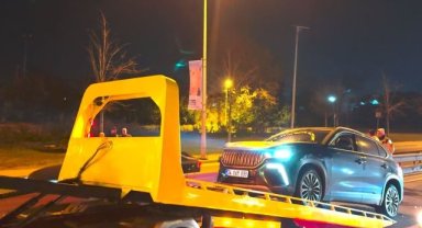 E-5 Karayolunda makas atarak ilerleyen Togg sürücüsü 3 araca çarptı