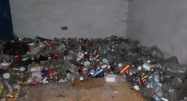 Eskişehir’de kötü kokular gelen evden 6 ton çöp çıktı