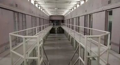 Fransa’da cezaevinde rehine krizi: Mahkum 5 kişiyi rehin aldı