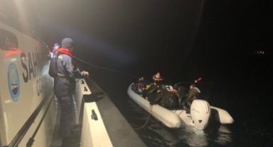 İzmir açıklarında 32 düzensiz göçmen yakalandı, 29'u kurtarıldı
