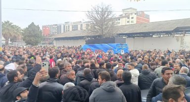 İzmir'de maaş krizi: Binlerce işçi iş bıraktı