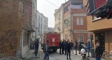 Jandarmayı gören şüpheli, kendisini kilitlediği evinde direniyor; ikna çabaları sürüyor