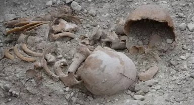 Kanalizasyon kazısında bulunan insan kemikleri çıkarıldı