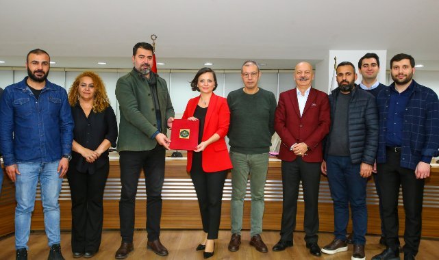 Karabağlar Belediyesi’nden işçilerin yüzünü güldüren sözleşme