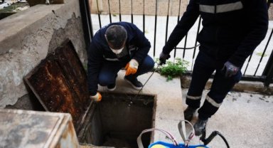 Karşıyaka’da ilaçlama mesaisi devam ediyor