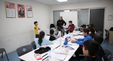 Konaklı çocuklar İngilizce Konuşma Kulübü ile dil becerilerini geliştiriyor