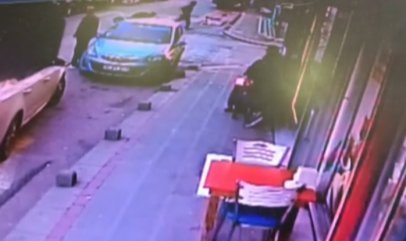 Magandanın böylesi görülmedi: Motosiklette hem kendini hem arkadaşını vurdu