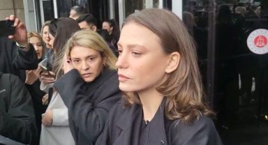 Menajer soruşturmasında ifade veren Serenay Sarıkaya: "Dişimle, tırnağımla bu günlere gelmişim, bu bir itibarsızlaştırma çabası ama sorun değil"