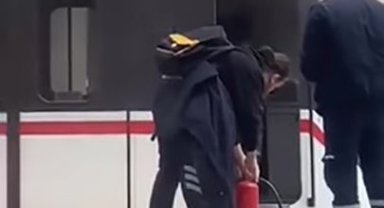 Metrodan çıkan duman korkuttu, yolcular tahliye edildi