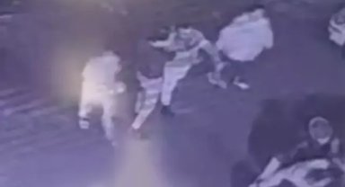 Otomobilini yıkarken darbettiler