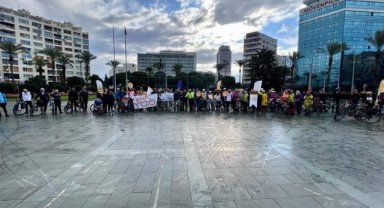 Pedallar daha fazla kabartmalı kitap için çevrildi