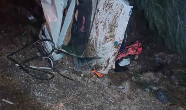Şarampole yuvarlanan Tofaş hurdaya döndü, genç sürücü hayatını kaybetti