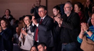 Şehir Tiyatroları'nın “Çok Tuhaf Soruşturma” oyununa büyük ilgi