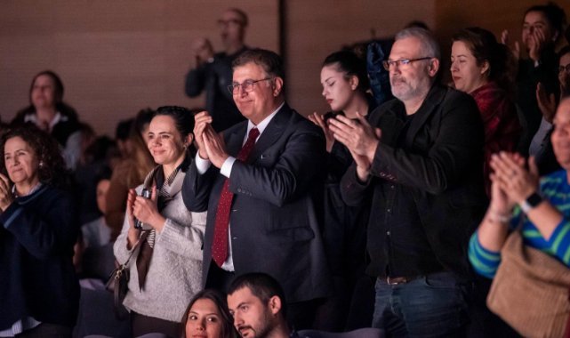 Şehir Tiyatroları'nın “Çok Tuhaf Soruşturma” oyununa büyük ilgi