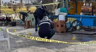 Seyyar çaycı ve müşterisi, silahlı saldırıda yaralandı