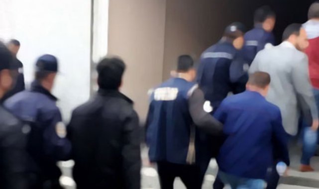 Vatandaşların kimlik bilgilerini para karşılığı satan çeteye operasyon: 68 gözaltı