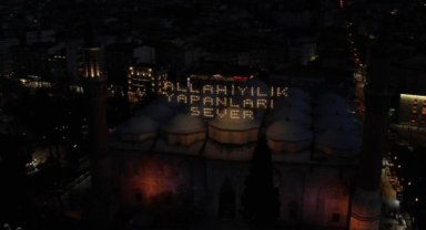 626 yıllık Ulu Cami’ye Ramazan mahyası asıldı