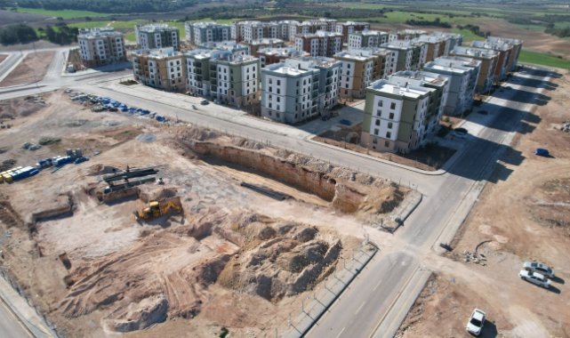 Adana’da depremzedeler için yapılan TOKİ konutlarının inşası sürüyor