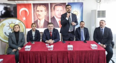 AK Partili İnan, AK Parti Selçuk İlçe Başkanlığı'nı ziyaret etti