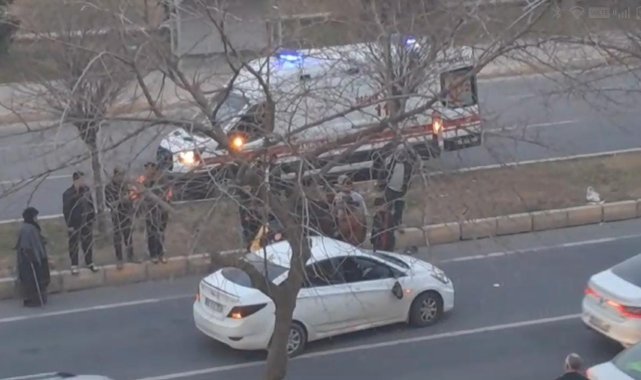 Aracın önünü kesip sürücüyü darp ettiler
