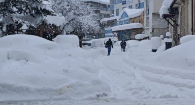 Artvin şehir merkezinde kar esareti